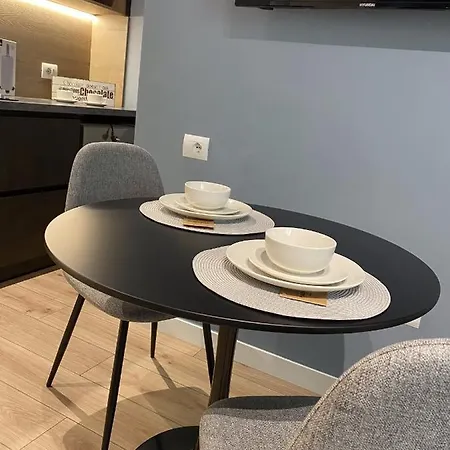 Living 티라나